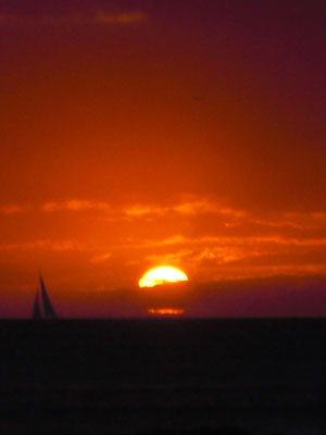 2009-01-23-2009-HAWAII-103.jpg - 真っ赤に燃える夕日です。